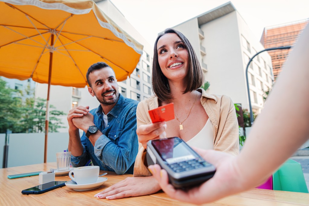 I am restaurant consultant, here is what you should never do when you eat